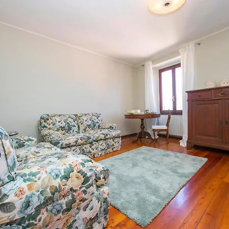 Appartement Poggio Radioso Sleeps 4 *